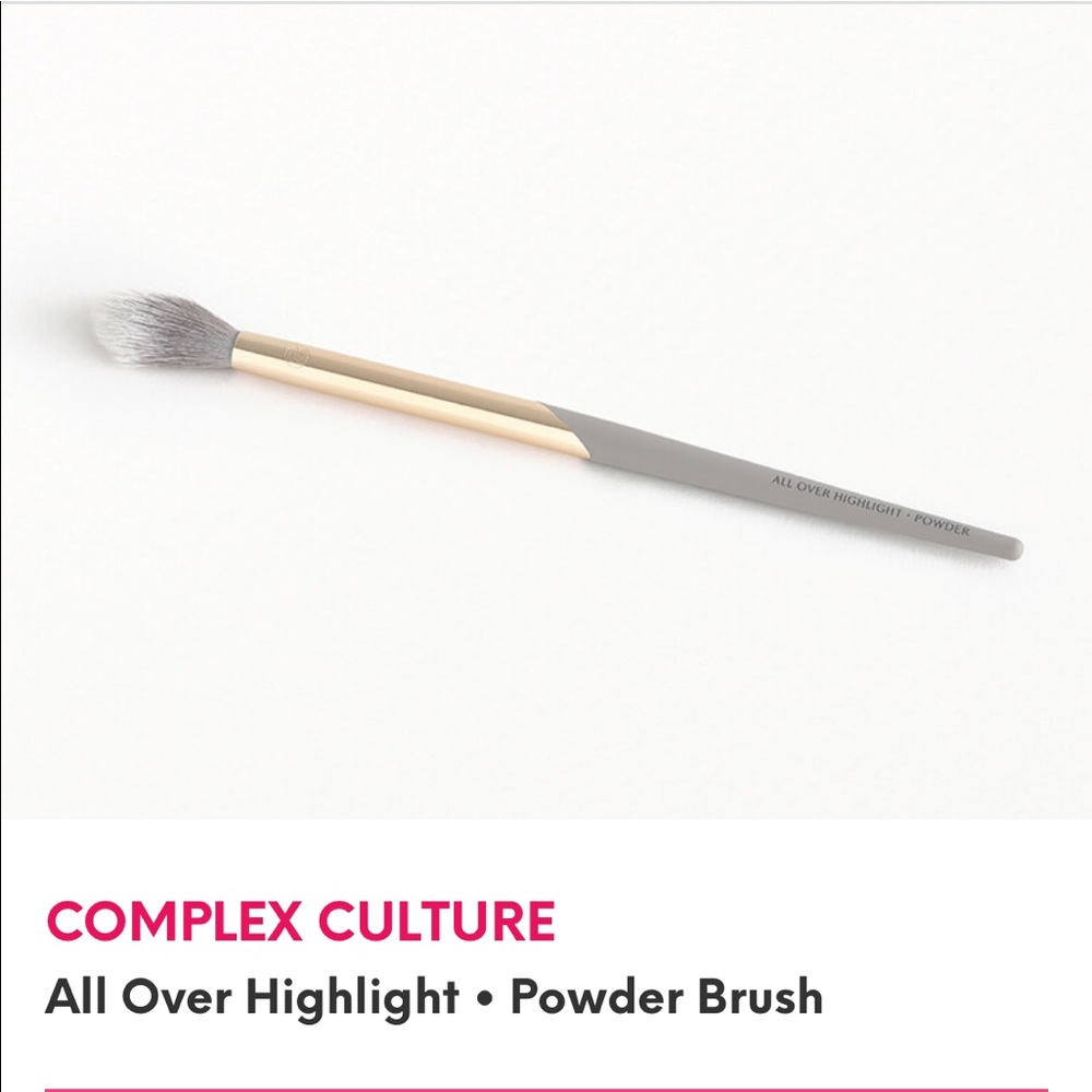 All Over Highlight • Powder Brush 
COMPLEX CULTURE